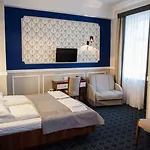 Kamienica 3*