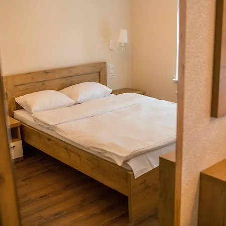 Kamienica 3*